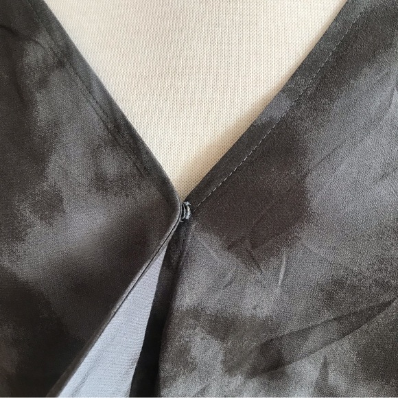 NWT Rails Hillary Tie Dye Long Sleeve Surplice Crossover Blouse Slate Gray Sze M - Picture 8 of 16